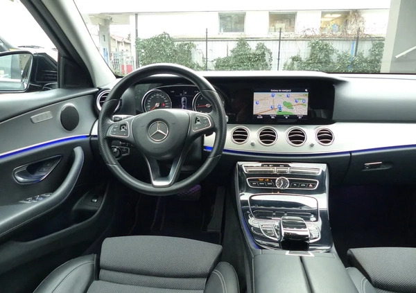 Mercedes-Benz Klasa E cena 119900 przebieg: 91465, rok produkcji 2017 z Pakość małe 379